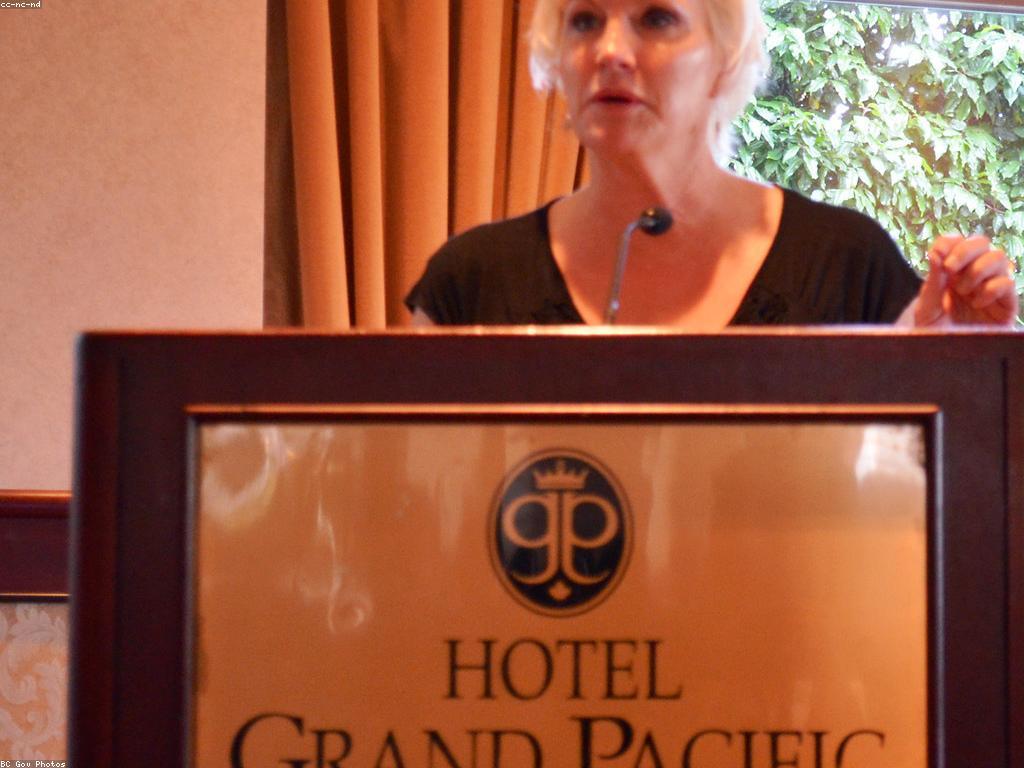 ការយល់ដឹងអំពីហ្គេមអនឡាញ: បទពិសោធន៍និងអត្តសញ្ញាណ